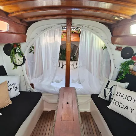 Alpha - Boat House *