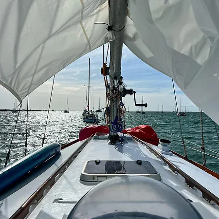 Hotel na wodzie Alpha - Boat House