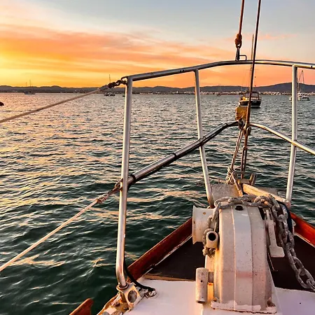 Hotel na wodzie Alpha - Boat House