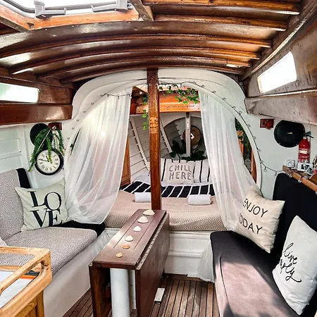 Hotel na wodzie Alpha - Boat House