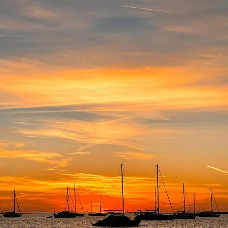 Botel Alpha - Boat House Faro