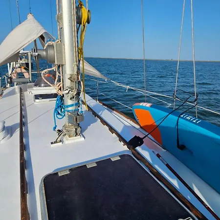 Alpha - Boat House Πλωτό κατάλυμα Φάρο